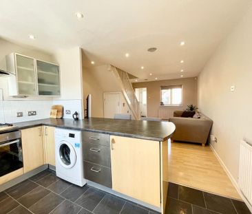 2 bedroom terraced house to rent - Photo 4