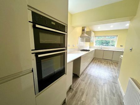 3 bedroom semi-detached house to rent - Photo 4