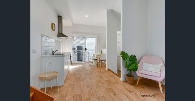 MODERN, FULLY FURNISHED STUDIO WITH BILLS INCLUDED* - Photo 1