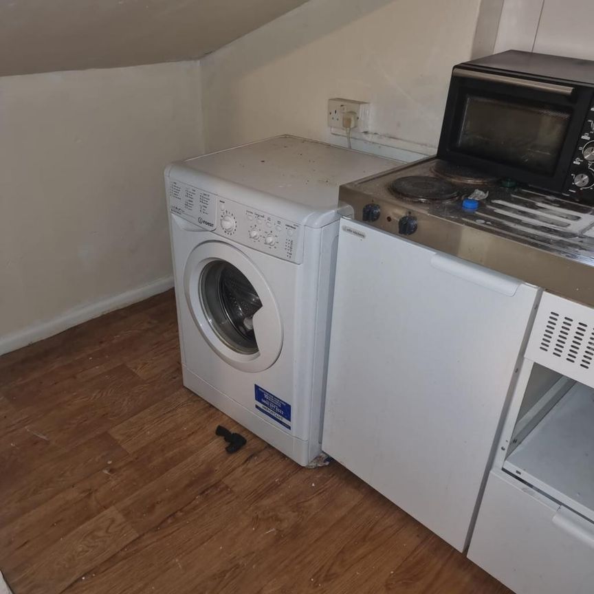 Studio to rent - Photo 1