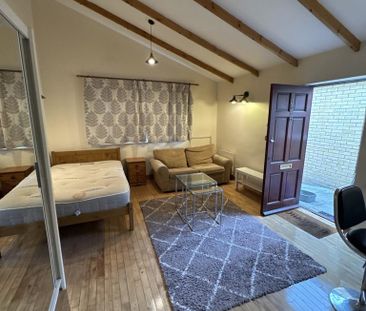 Studio to rent - Photo 2