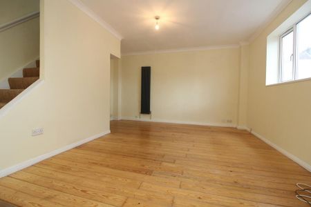 2 bedroom terraced house to rent - Photo 4
