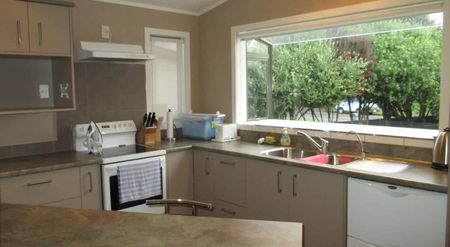 THREE BEDROOMS - MILSON - Photo 5