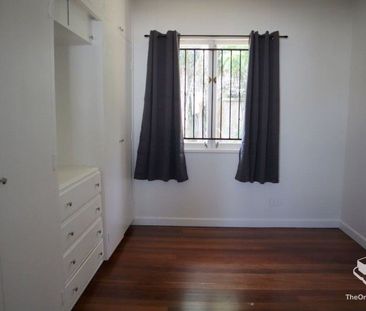 NEAT AND TIDY, SUPER CONVENIENT LOCATION! - Photo 3