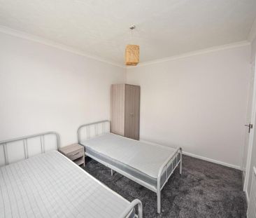 2 bedroom end of terrace house to rent - Photo 6