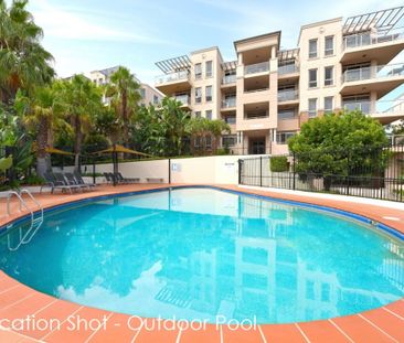 Garden Apartment with Open Plan Living and Double Balconies - Photo 4