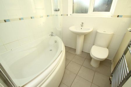 2 bedroom semi-detached house to rent - Photo 3