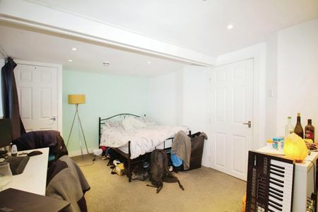 4 bedroom terraced house to rent - Photo 5