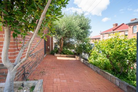 Spacious Family Home in heart of Battery Point - Photo 5