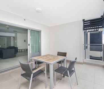 MODERN LIVING IN THE HEART OF THE CITY - Photo 2