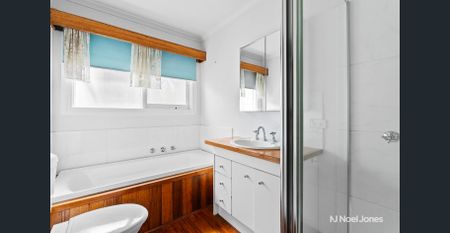 VERSATILE FIVE BEDROOM IN PRIME CROYDON LOCATION - Photo 5