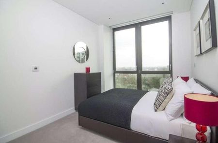 Capital House, Plaza Gardens, London, SW15 - Photo 3