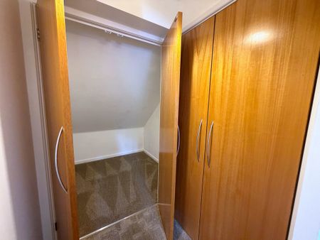 3 bedroom mid terrace to let - Photo 3