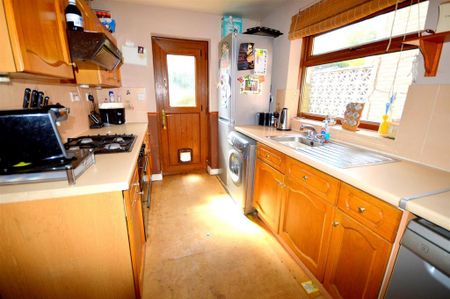 3 bedroom detached house to rent - Photo 4