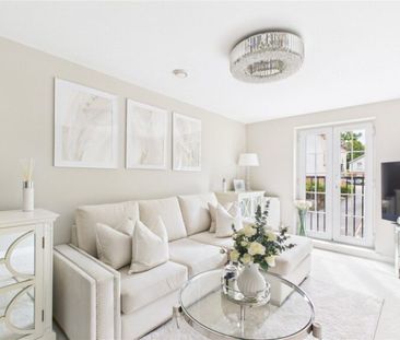 John Norman Grove, Lightwater, Surrey, GU18 - Photo 2