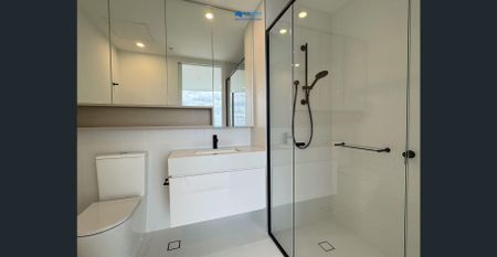 Sunny & Modern 2-Bedroom Apartment with Car Park in Box Hill! - Photo 4