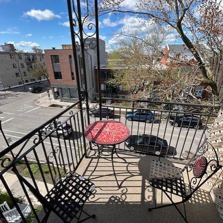 BEL APPARTEMENT - STYLE CONDO - DISPONIBLE POUR LE 1er JUILLET OU AVANT - SECTEUR ROSEMONT - Photo 4