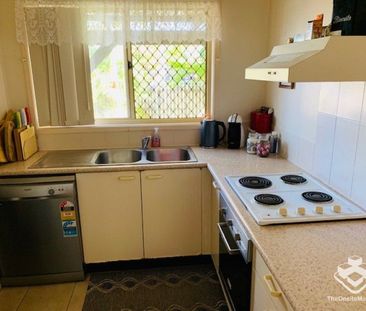 Lovely Townhouse in Central Thorneside Location - Photo 4