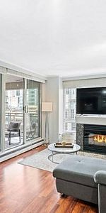 Stunning 2 Bed 1 Bath + Den Downtown - Photo 4