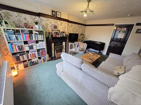 3 bedroom semi-detached house to rent - Photo 1