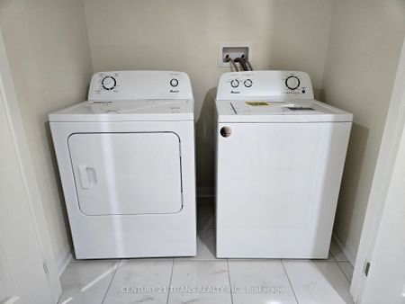 For Lease - 2584 Winter Words Drive, Oshawa, Ontario - Photo 2