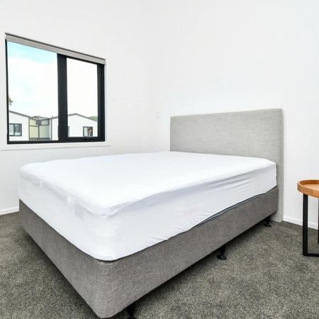 Immaculate two-bedroom townhouse! - Photo 4