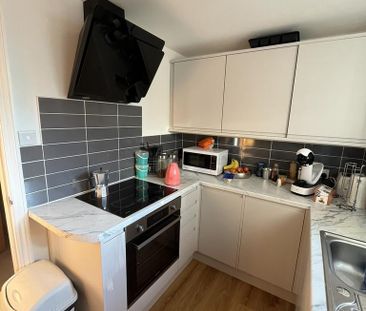 2 bedroom ground floor flat to rent - Photo 5