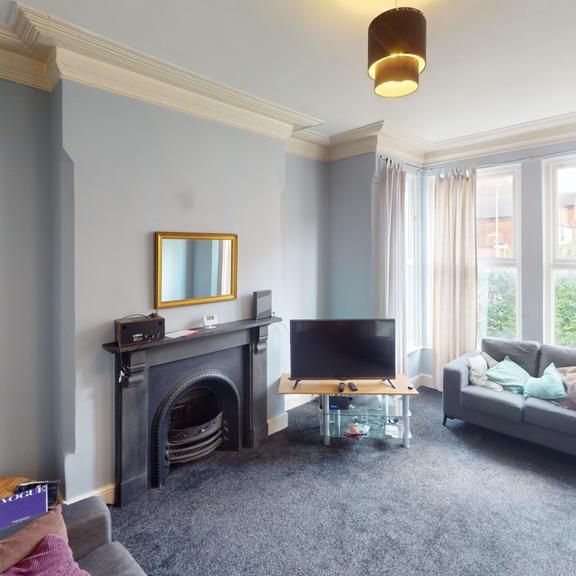 5 bedroom semi-detached house to rent - Photo 1