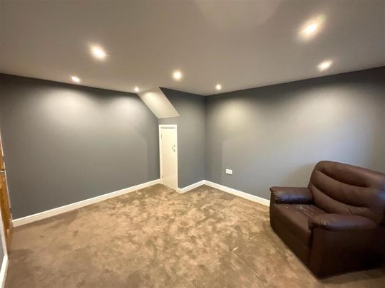 3 bedroom end of terrace house to rent - Photo 1