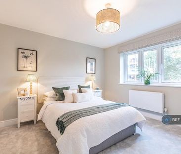 4 bedroom detached house to rent - Photo 2