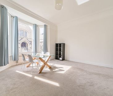 2 bedroom flat to rent - Photo 2