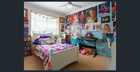 Fully Air-Conditioned Townhouse in Prime Location - Photo 4