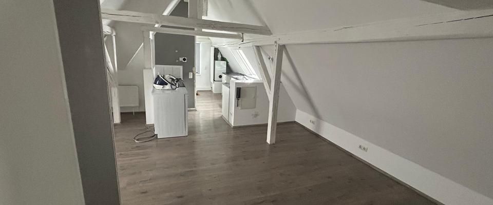 Gemütliche Dachgeschosswohnung mit Balkon & Einbauküche - Photo 1
