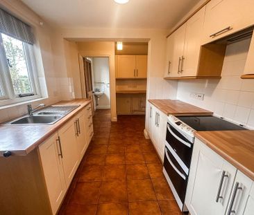2 bedroom semi-detached house to rent - Photo 2