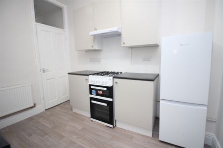 2 bedroom Student Flat to rent in Hazelwood Avenue, Newcastle Upon Tyne - Photo 3