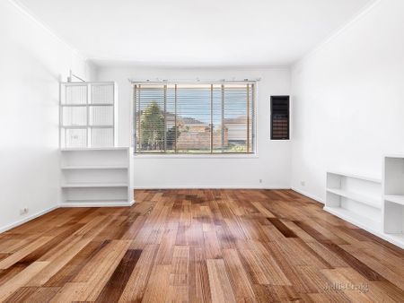 2/7 La Frank Street, Burwood - Photo 2