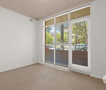 SUNDRENCHED APARTMENT - Photo 6