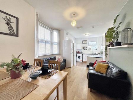 Duckett Road Room 5 - Photo 2