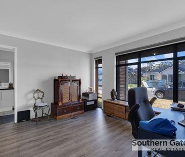 Modern Family Home - Photo 3