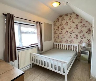 4 bedroom semi-detached house to rent - Photo 5