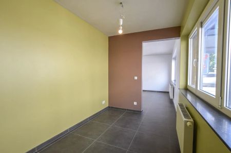 Gelijkvloers appartement met 1 slaapkamer in het hartje van Oudenburg - Photo 2