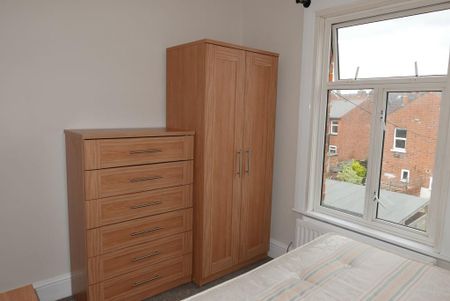 1 bedroom in a house share to rent - Photo 3