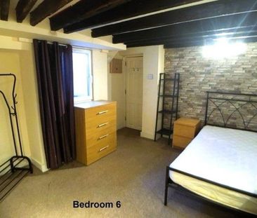 6 bedroom House in Kelsall Road, Leeds - Photo 3