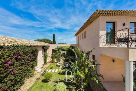 LOCATION SAISONNIÈRE - SAINTE-MAXIME - VILLA MODERNE VUE MER - 5 CHAMBRES - Photo 4