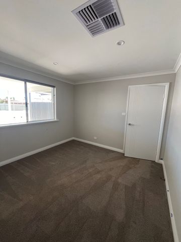 Beautiful, Brand New 3x2 Unit - Photo 5