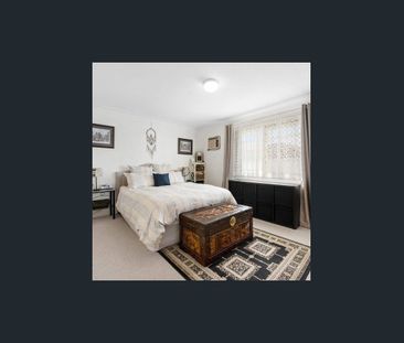 Stylish 2 Bedroom Townhouse - Photo 3