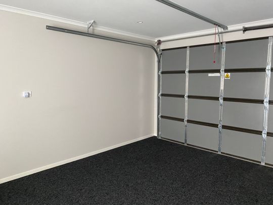 FULLY FURNISHED - 12 MONTH FIXED TERM - Photo 1