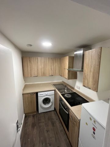 2 Bed Flat, Lea Bridge Road, E10 - Photo 2