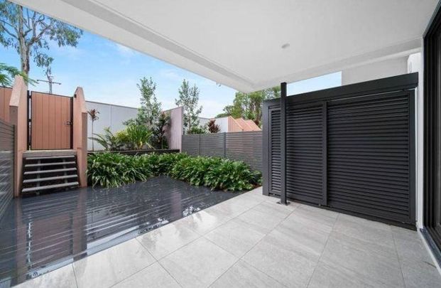 Executive living in Aquatic Paradise - Photo 1