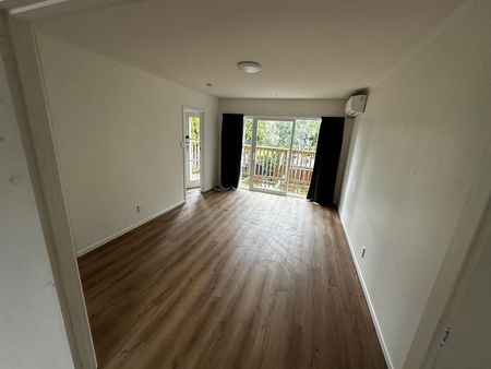 2 bedroom 1 bath unit - Photo 2